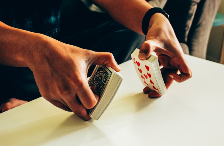 Brilliant Magic Shows With Poker Card to Learn
